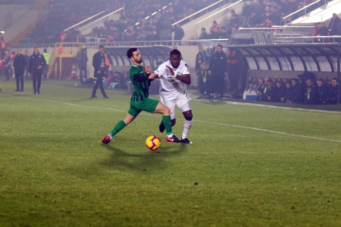 Akhisarspor İle Konyaspor Berabere Kaldı