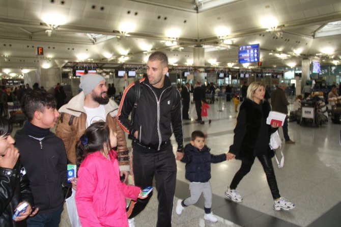 Slimani Mendil Satan Çocuklara 100 Lira Verdi