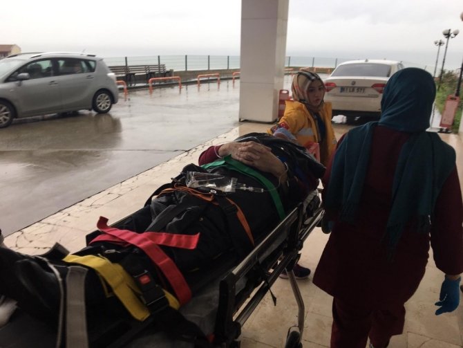 Trabzon’da Yolcu Minibüsü Dereye Uçtu: 8 Yaralı