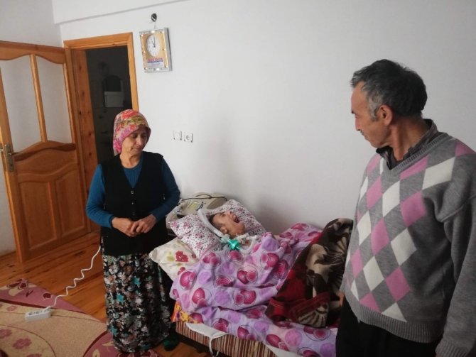 Yolu Kapanan Köydeki Solunum Cihazına Bağlı Hastaya Jeneratör Ulaştırdılar