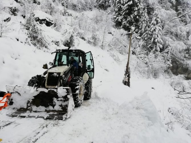 Trabzon’da Kar Nedeniyle Kapanan Köy Yolları Açılıyor