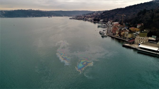 İstanbul Boğazı’nda Çevre Felaketi Havadan Görüntülendi