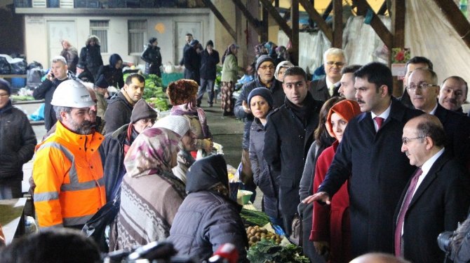 Çevre Ve Şehircilik Bakanı Kurum Trabzon’da Kadınlar Pazarı’na Gitti, Bez Torba Dağıttı