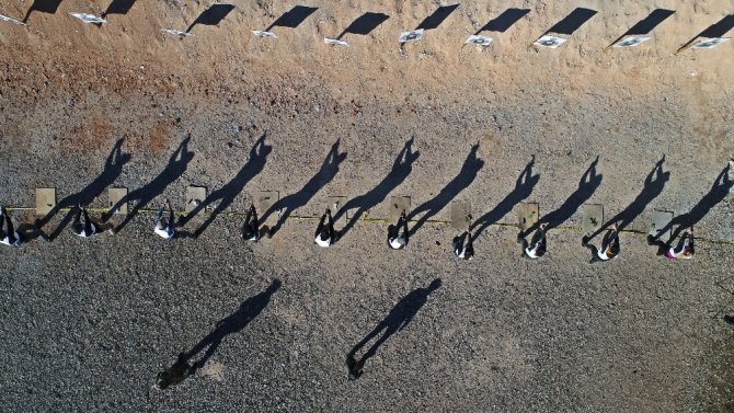 Kadın Polisler Erkek Meslektaşlarına Taş Çıkartıyor