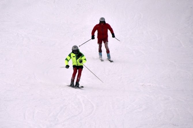 Zigana’da Araç Park Edecek Yer Kalmadı