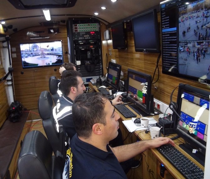 Polis Taksim’i Mobese Tırı İle İzliyor