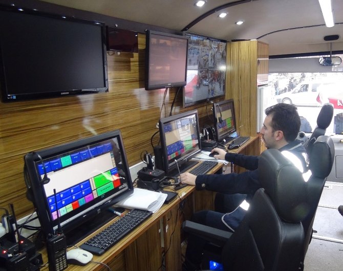 Polis Taksim’i Mobese Tırı İle İzliyor