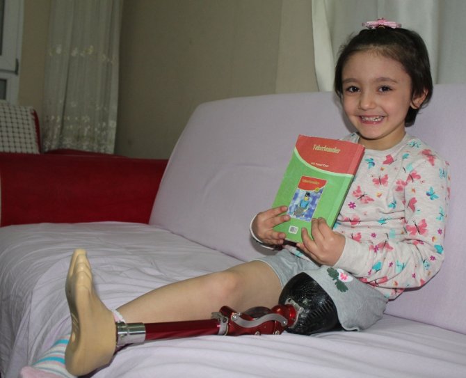 Özge, 6 Yaşında İlk Kez Salıncağa Bindi
