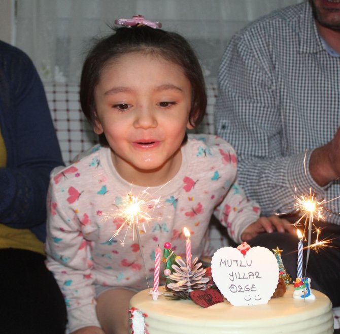 Özge, 6 Yaşında İlk Kez Salıncağa Bindi