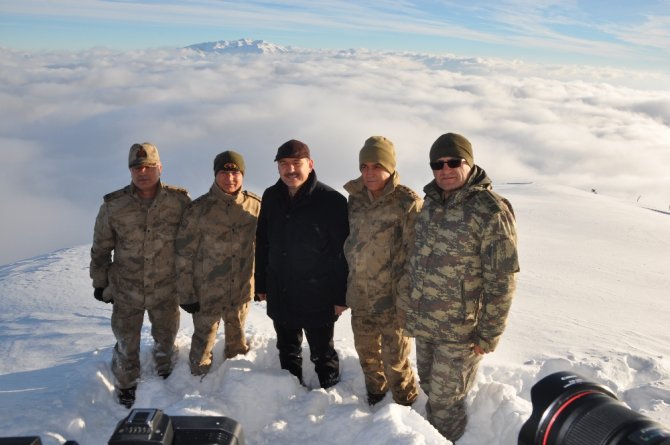 Bakan Soylu Yeni Yılı Mehmetçik’le Birlikte Karşıladı
