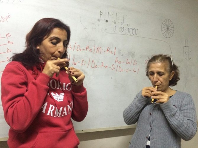 Hopalı Kadınlar Tuluma Merak Sardı