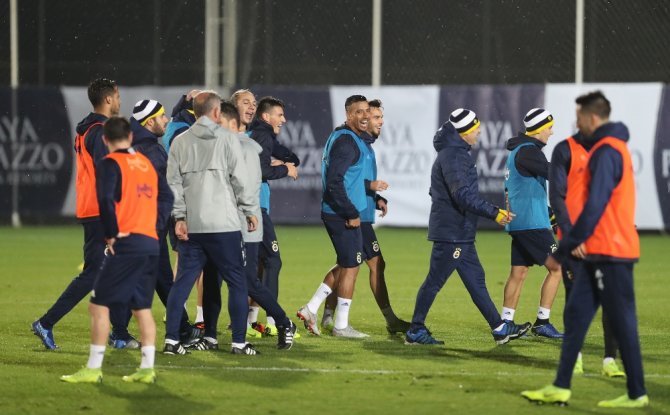 Fenerbahçe, Antalya’da İlk Antrenmanını Yaptı