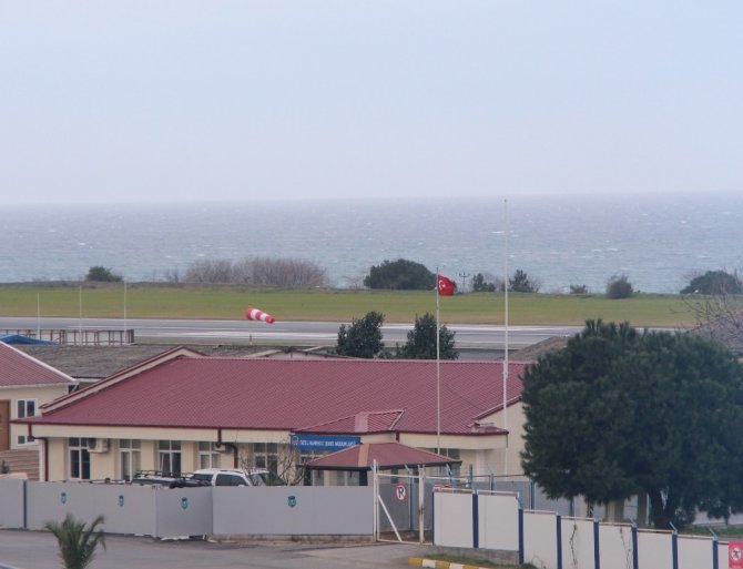 Trabzon’da Şiddetli Rüzgar Etkili Oluyor