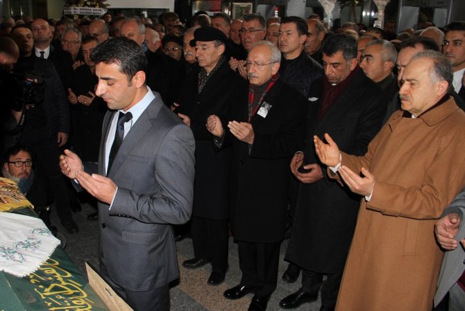 Kılıçdaroğlu Milletvekilinin Annesinin Cenaze Törenine Katıldı