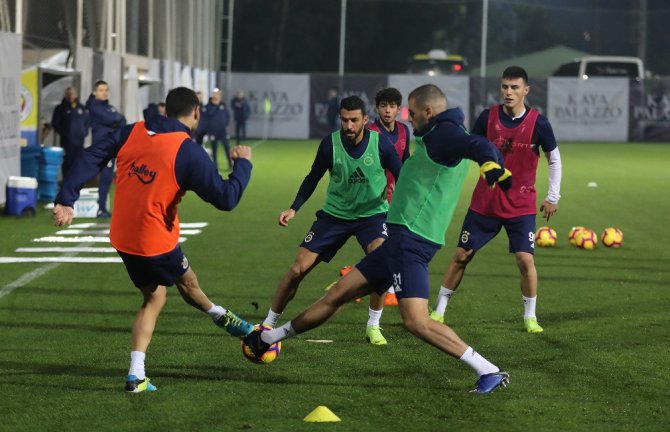 Fenerbahçe’de Kamp Çalışmaları Sürüyor