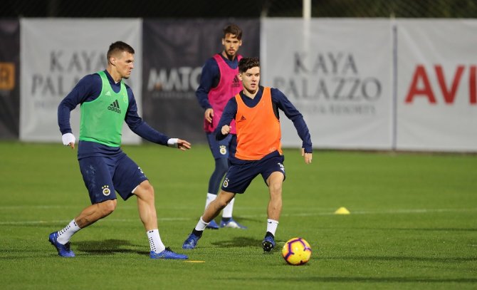 Fenerbahçe’de Kamp Çalışmaları Sürüyor