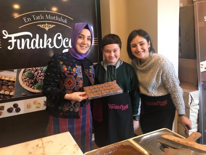 Ak Partili Ayvazoğlu Öğrenci Ve Girişimci Kadınlarla Çikolata Yaptı