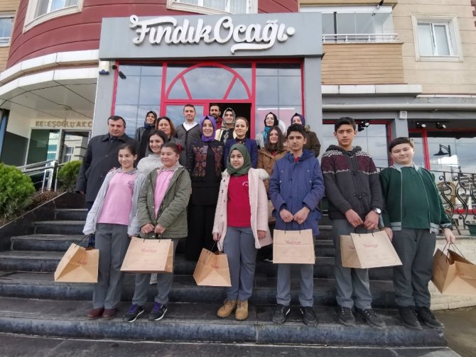 Ak Partili Ayvazoğlu Öğrenci Ve Girişimci Kadınlarla Çikolata Yaptı