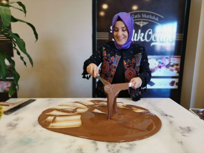 Ak Partili Ayvazoğlu Öğrenci Ve Girişimci Kadınlarla Çikolata Yaptı