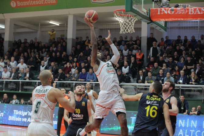 Banvit Fener’i Devirdi