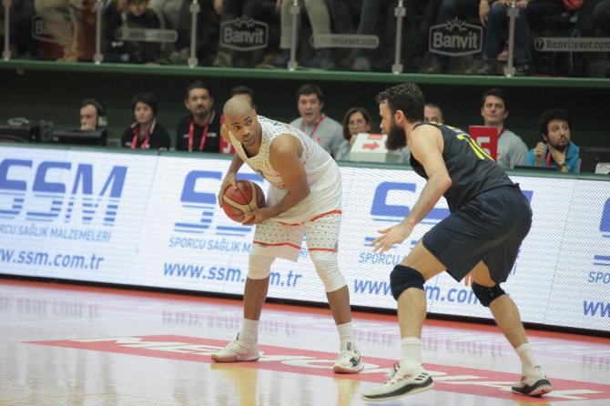 Banvit Fener’i Devirdi