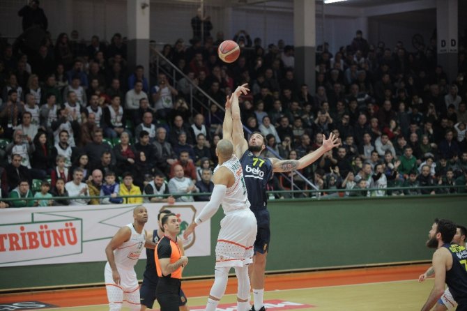 Banvit Fener’i Devirdi