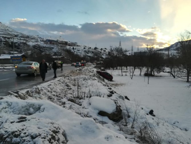 Gümüşhane’de Gizli Buzlanma Kazaları Da Beraberinde Getirdi