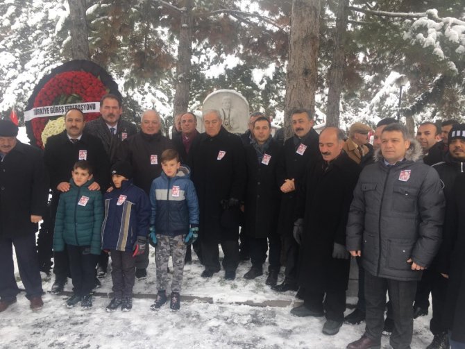 Yaşar Doğu Kabri Başında Anıldı