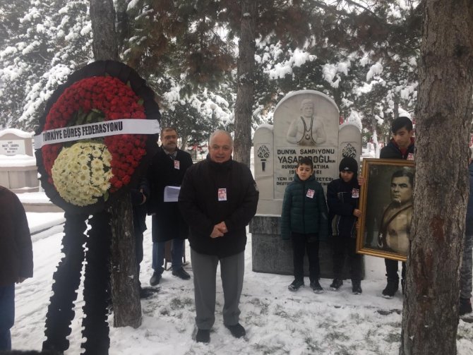 Yaşar Doğu Kabri Başında Anıldı