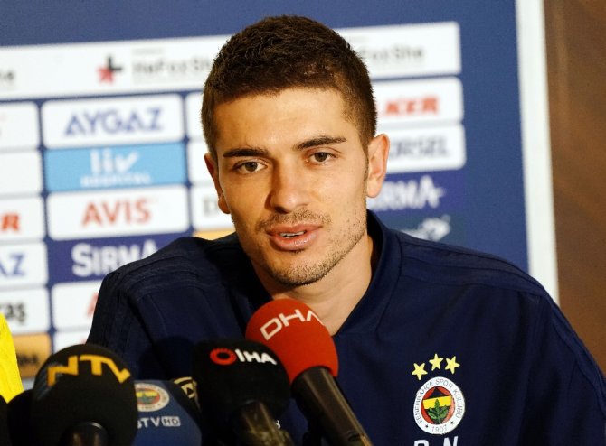 Ersun Yanal’ı Övdü