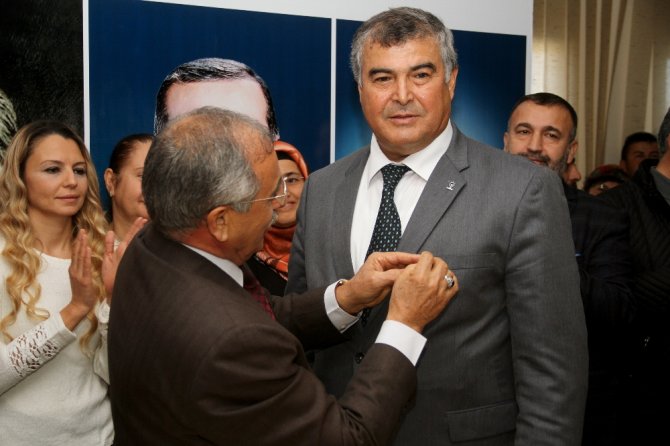 400 Kişiyle Birlikte Chp’den İstifa Etti, Ak Parti’ye Geçti