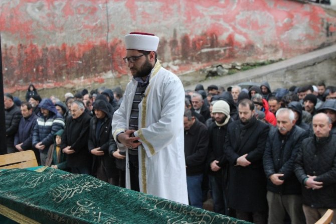 Çekirdek Yerken Çekirdek Kabuğunun Nefes Borusunu Tıkaması Sonucu Hayatını Kaybeden Genç Akademisyen Son Yolculuğuna Uğurlandı