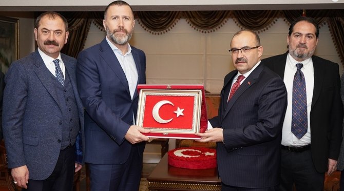 Trabzonspor Yönetim Kurulu’dan Vali Ustaoğlu Ve Emniyet Müdürü Çevik’e Ziyaret