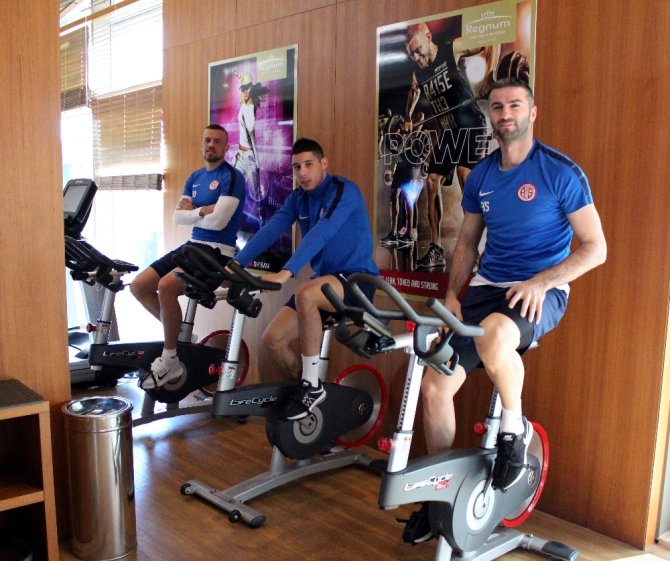 Antalyaspor Kamp Çalışmalarını Sürdürüyor
