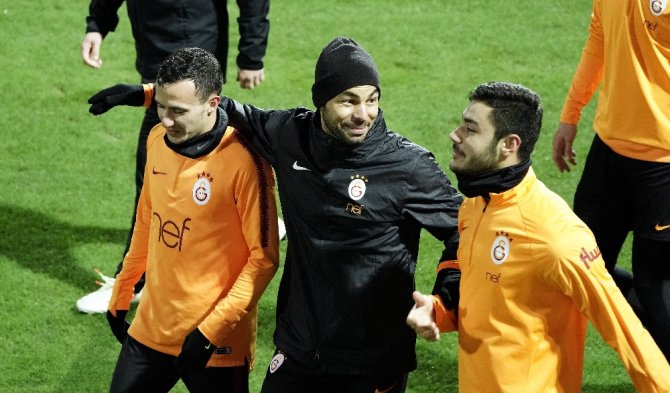 Galatasaray Ayak Tenisi Oynadı