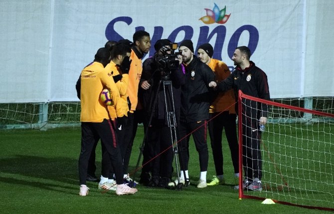 Galatasaray Ayak Tenisi Oynadı