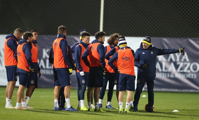 Fenerbahçe Günü Çift İdmanla Tamamladı