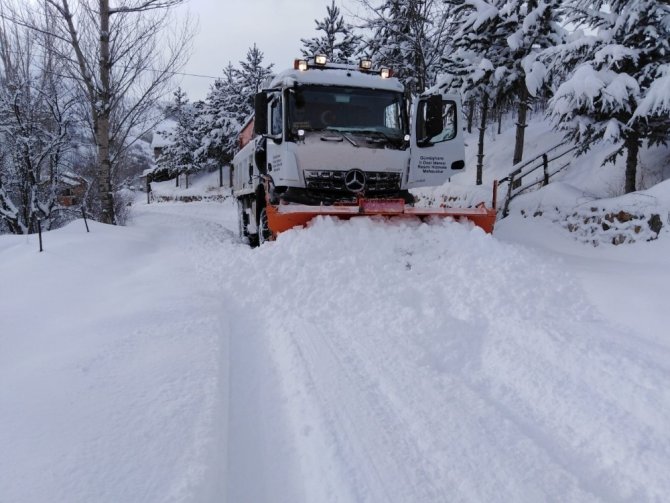 Gümüşhane’de Kapanan Köy Yollarının Yüzde 73’ü 12 Saatte Açıldı