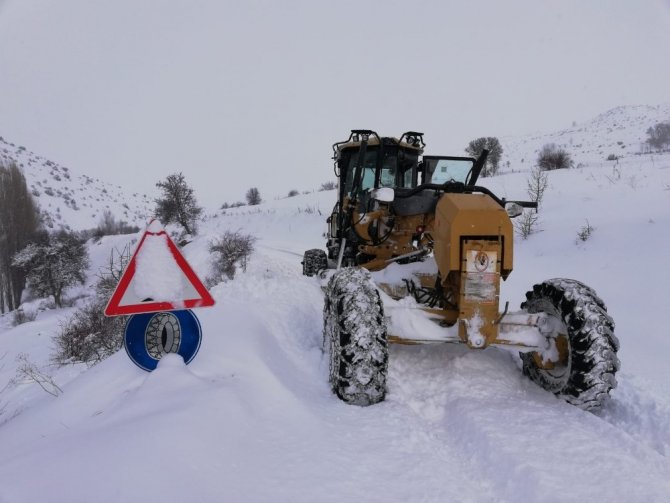 Gümüşhane’de Kapanan Köy Yollarının Yüzde 73’ü 12 Saatte Açıldı