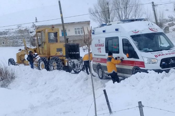 Köse’de Diyaliz Hastasının İmdadına Özel İdare Ekipleri Yetişti