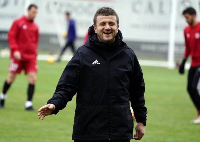 “Zidane Gelirse Yardımcısı Olmayı Kabul Ederim”