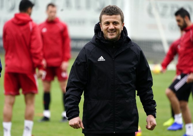 “Zidane Gelirse Yardımcısı Olmayı Kabul Ederim”