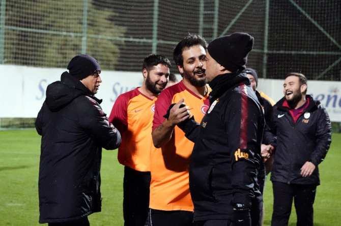 Galatasaray Teknik Ekibi, Muhabirleri Mağlup Etti