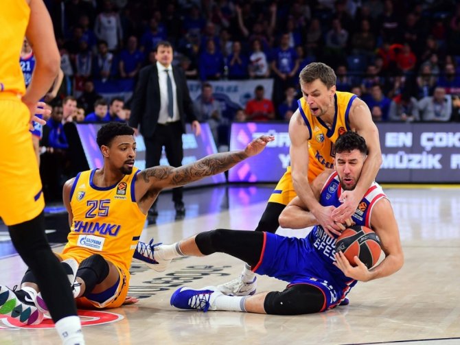Anadolu Efes, Rus Ekibi Mağlup Etti