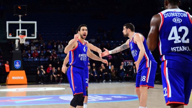 Anadolu Efes, Rus Ekibi Mağlup Etti