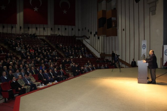 Trabzon Valisi İsmail Ustaoğlu Muhtarlarla Uyuşturucu İle Mücadeleyi Konuştu