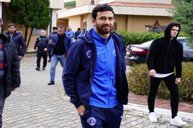 Futbol Takımları Cuma Namazı İçin Dinler Bahçesi’nde Buluştu