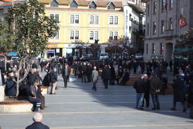 Güneşi Gören Isınmaya Çıktı