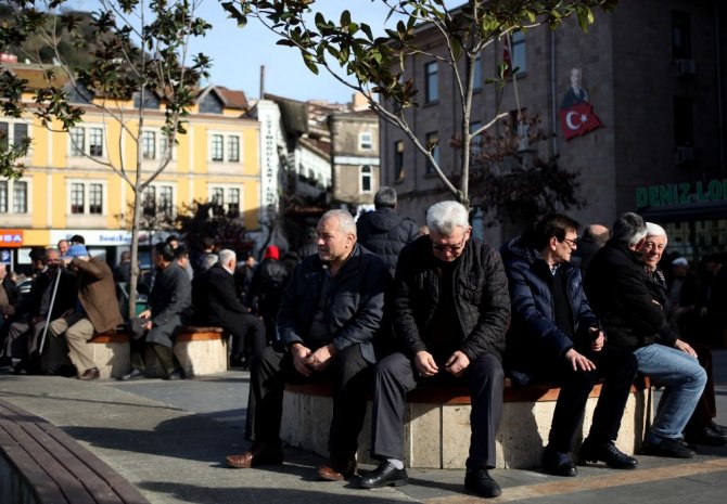 Güneşi Gören Isınmaya Çıktı