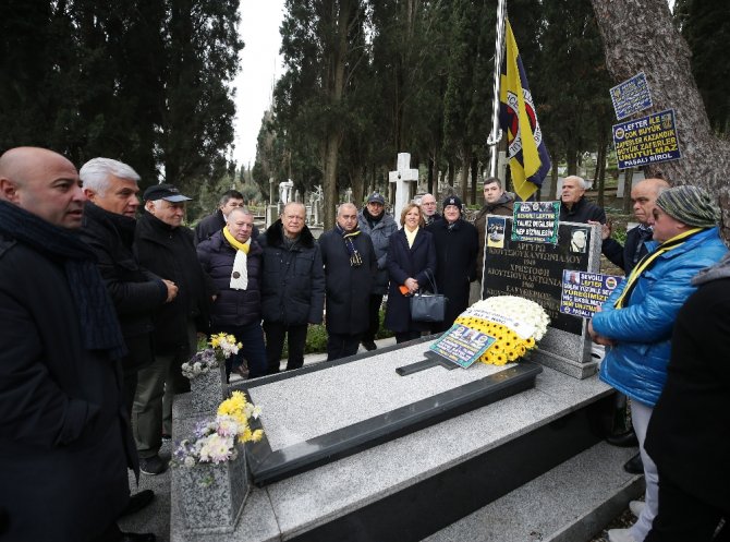 Lefter Küçükandonyadis Mezarı Başında Anıldı